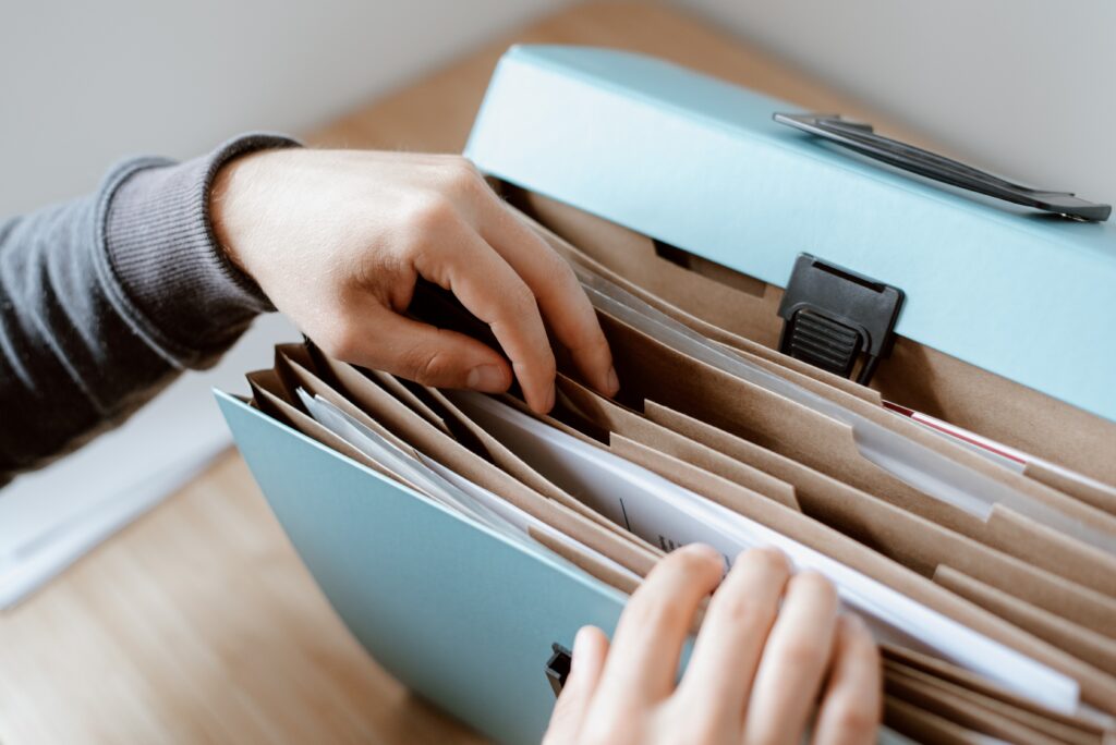 A Comprehensive 2025 Guide to Going Paperless in Healthcare