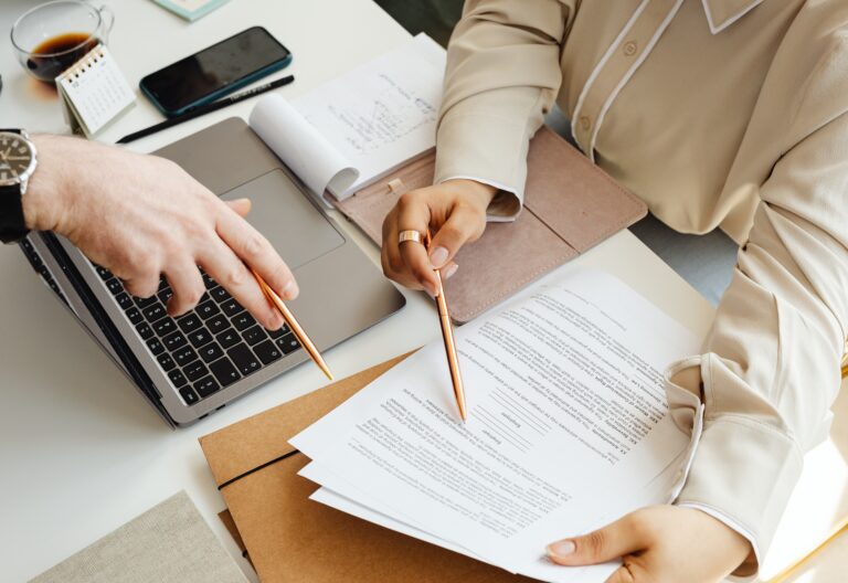 A Comprehensive 2025 Guide to Going Paperless in Healthcare