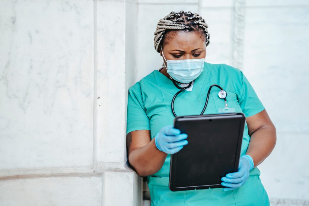 A Comprehensive 2025 Guide to Going Paperless in Healthcare