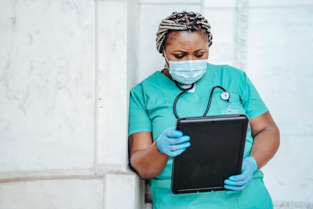 A Comprehensive 2024 Guide to Going Paperless in Healthcare