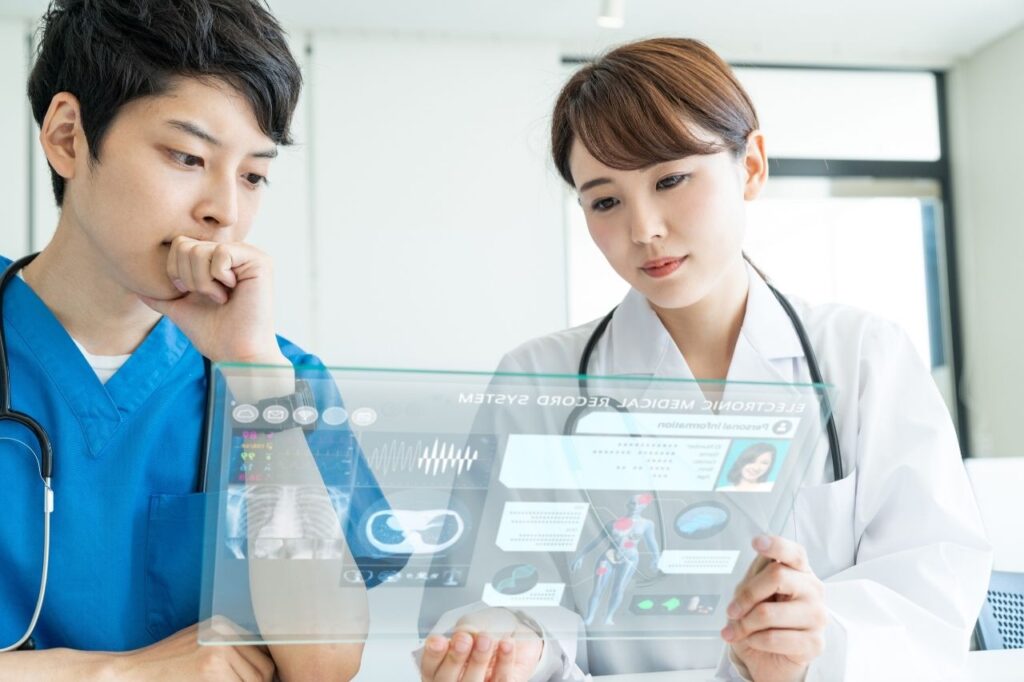4 Best EMR for Hospitals to Compare and the Basics of EMR Software