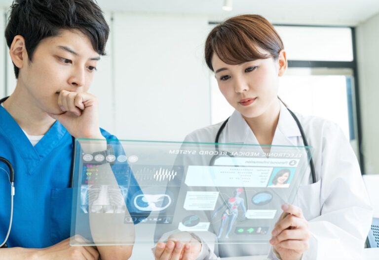 4 Best EMR for Hospitals to Compare and the Basics of EMR Software