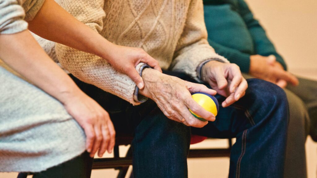 10 Best Caregiver Apps in 2025: Mobile Apps for Caregivers