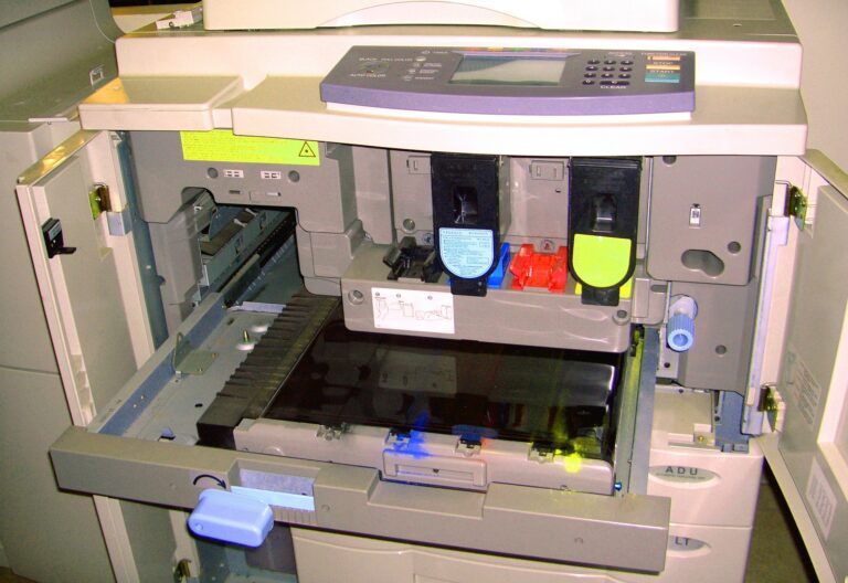 How Does a Fax Machine Work? Easy Guide for Non-Technical Users