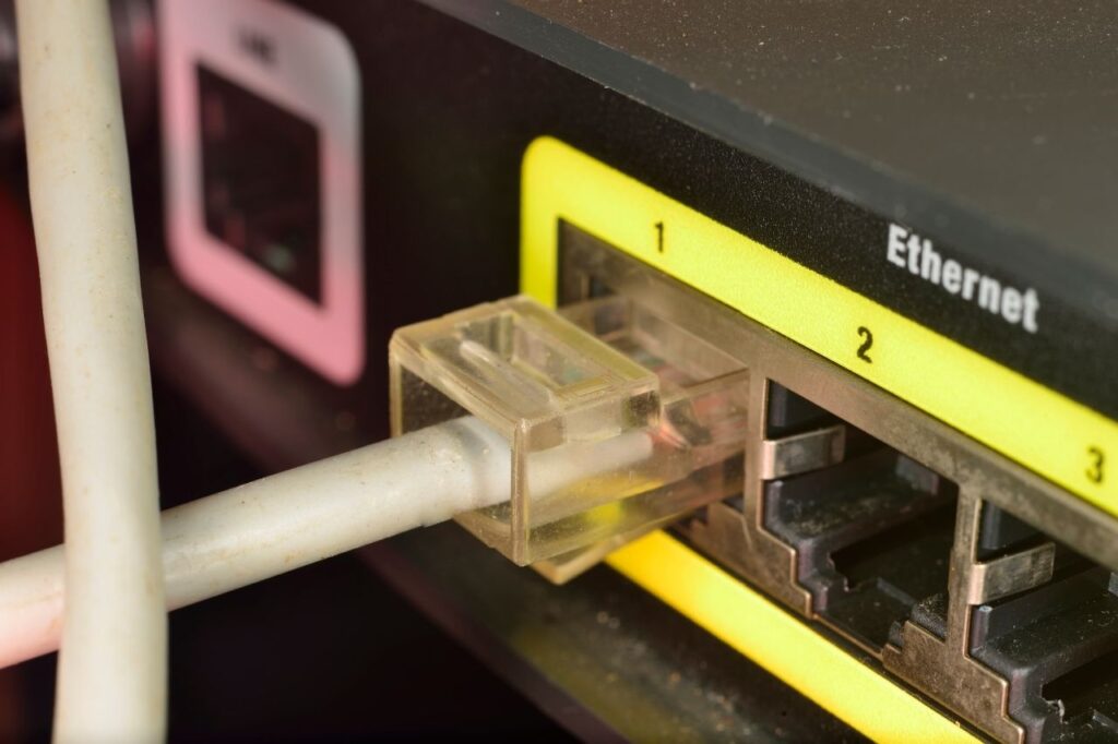 Difference Between a MagicJack Fax Setup and a Regular VoIP Service