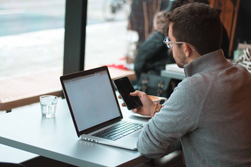 8 Best Document-Sharing Apps for Small Businesses in 2025