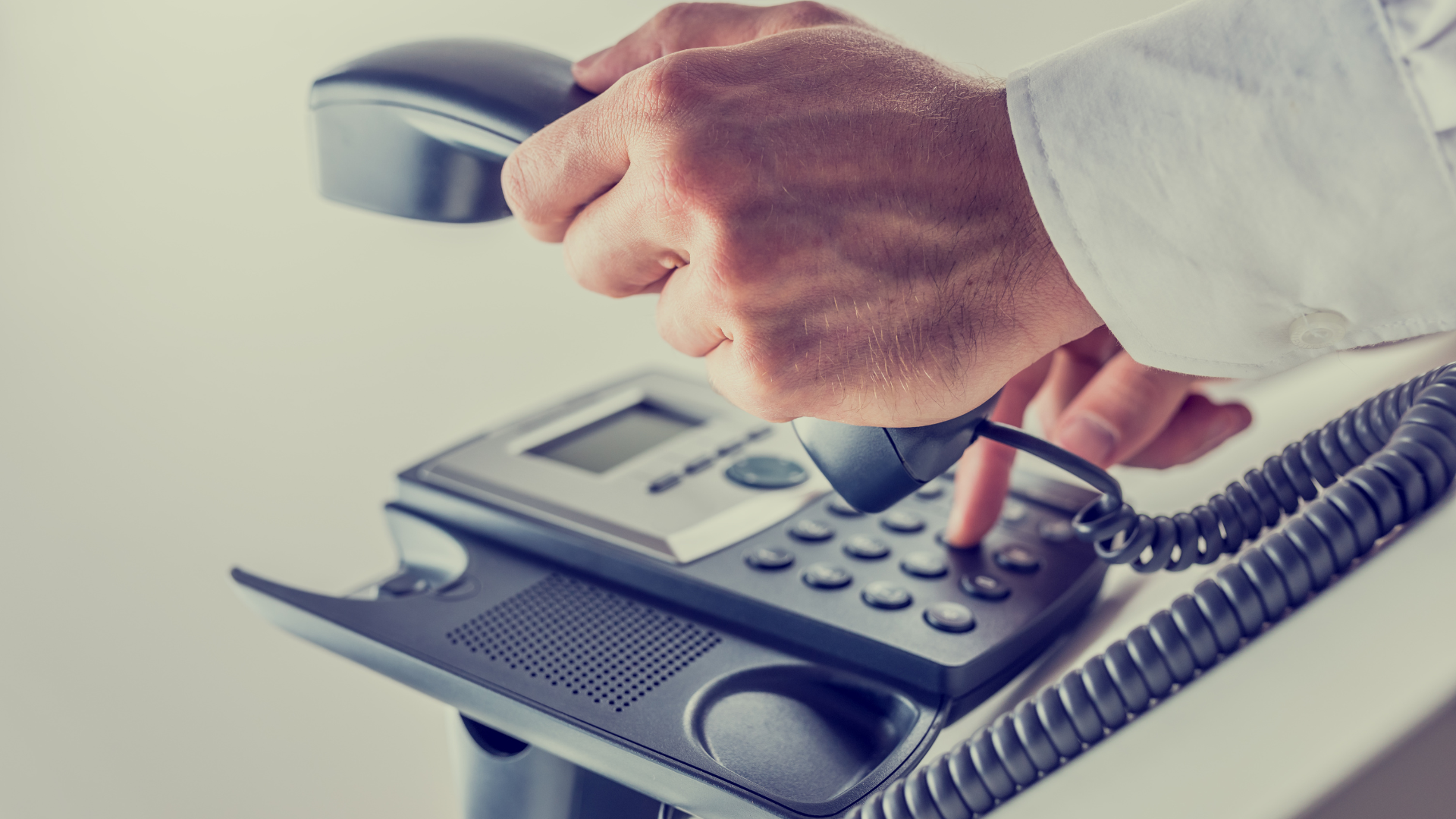 Toll Free Number vs Local Number: What&#8217;s the Difference?