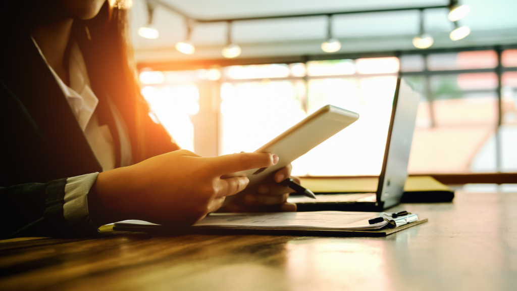 Traditional Faxing vs Digital Faxing: Which Is Better? | iFax