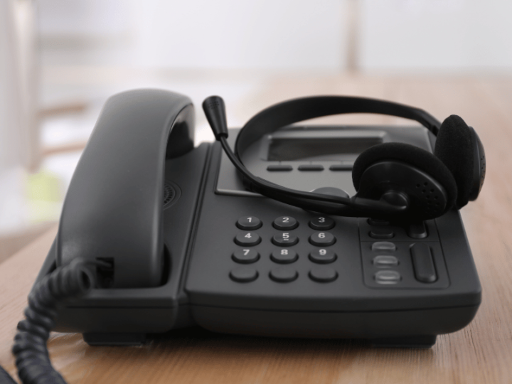 What Is a Phone for VoIP? 5 Best VoIP Phones for Business